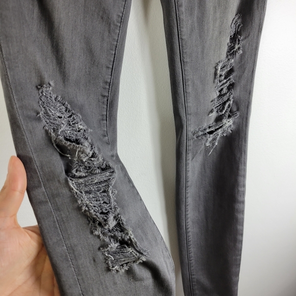 Frame Le Skinny De Jeanne Distressed Mid Rise Jean - Picture 6 of 11